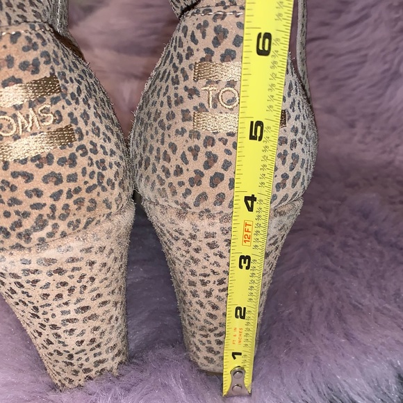 Toms 9.5W side zip cheetah print suede ankle boots - Picture 8 of 14